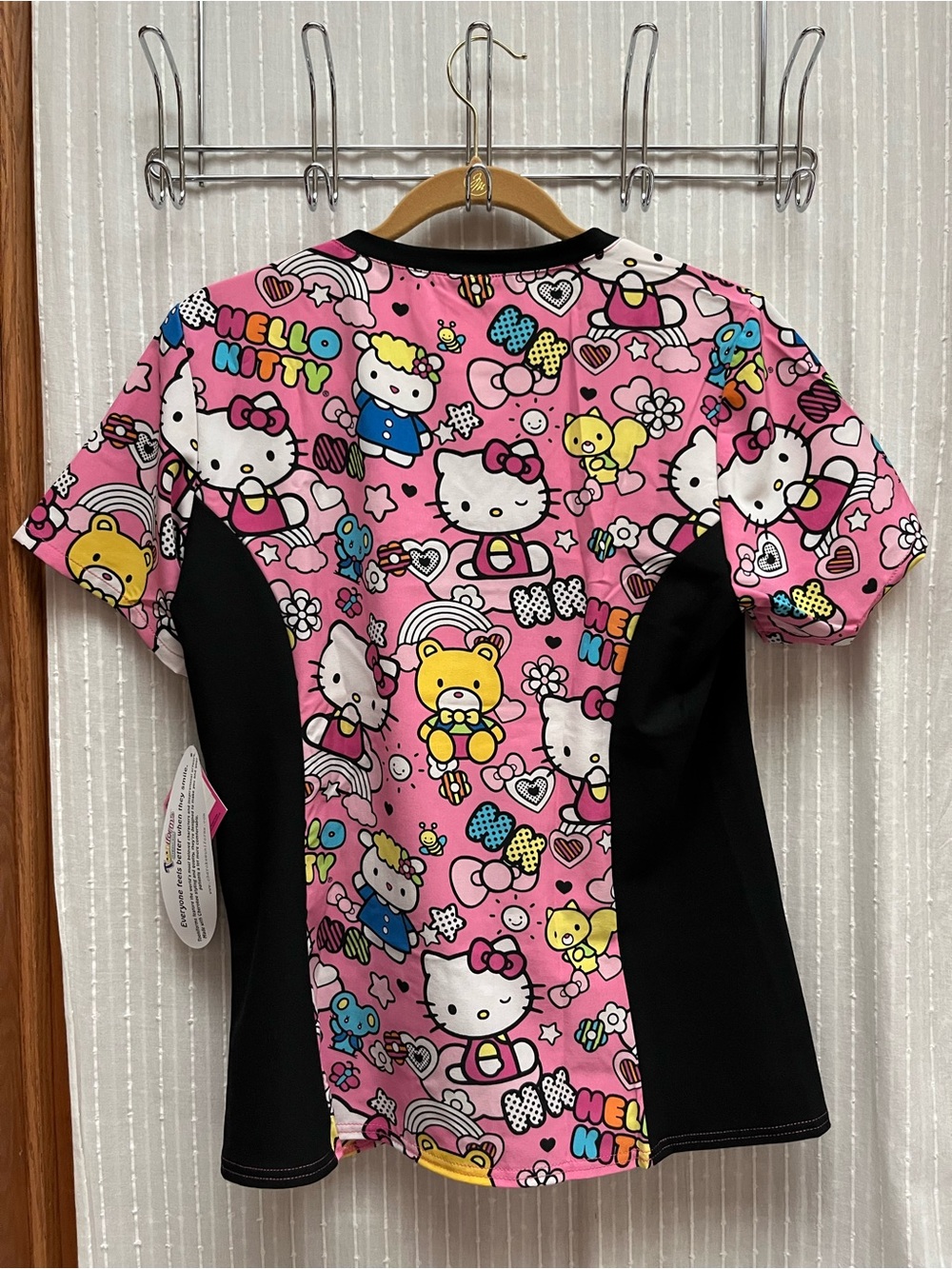🔆Cherokee Tooniforms Hello Kitty Scrub Top Women's S NWT Pink Sanrio - Picture 2 of 6